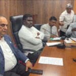 ஓய்வு பெற்ற இராணுவ வீரர்கள் நாடாளுமன்ற வளாகத்தில் போராட்டத்தில் ஈடுபட்டனர்!