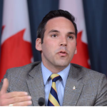 கனடாவில் ஹாலோவின் இனிப்பு பையில் தங்க மோதிரம்