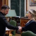 எஸ்.ஐ.ஆர் பணிகளை உடனடியாக நிறுத்தி வையுங்கள்.. தேர்தல் ஆணையத்திற்கு மம்தா பானர்ஜி கடிதம்..!