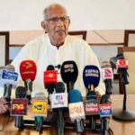 மொபைல் போன் பயன்படுத்துவதற்கு மாணவர்களுக்கு தடை விதிப்பா? முதல்வர் தீவிர ஆலோசனை!